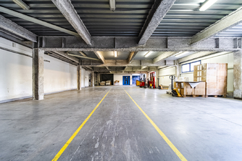 Prodej výrobních prostor 4050 m², Pouzdřany