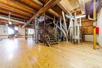 Prodej výrobních prostor 4050 m², Pouzdřany
