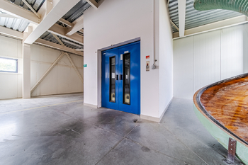 Prodej výrobních prostor 4050 m², Pouzdřany