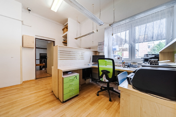 Prodej výrobních prostor 4050 m², Pouzdřany