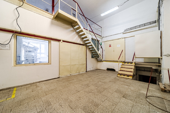 Prodej výrobních prostor 4050 m², Pouzdřany