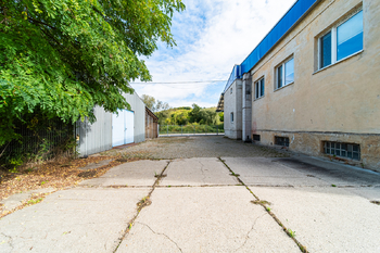 Prodej výrobních prostor 4050 m², Pouzdřany