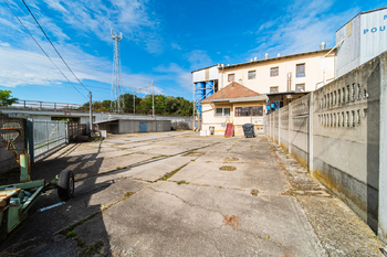 Prodej výrobních prostor 4050 m², Pouzdřany