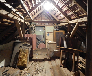 Půda - Prodej domu 90 m², Lašovice