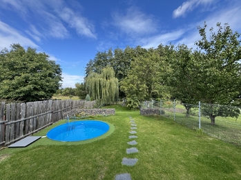 Výhled z terasy - Prodej chaty / chalupy 37 m², Měrunice