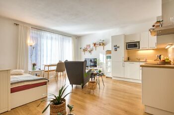 Obývací pokoj s kuchyňským koutem - Pronájem bytu 1+kk v osobním vlastnictví 39 m², Plzeň