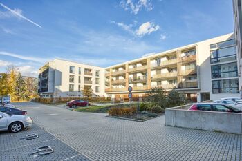 Pohled na dům - Pronájem bytu 1+kk v osobním vlastnictví 39 m², Plzeň