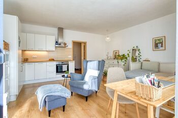 Obývací pokoj s kuchyňským koutem - Pronájem bytu 1+kk v osobním vlastnictví 39 m², Plzeň