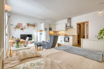 Obývací pokoj s kuchyňským koutem - Pronájem bytu 1+kk v osobním vlastnictví 39 m², Plzeň