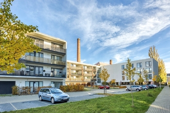 Pohled na dům - Pronájem bytu 1+kk v osobním vlastnictví 39 m², Plzeň 