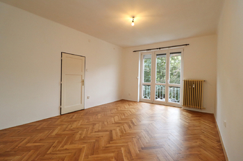 Prodej bytu 2+1 v osobním vlastnictví 77 m², Praha 8 - Libeň