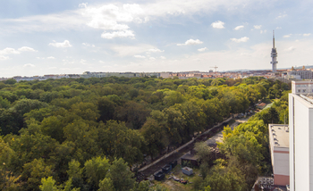 výhled z okna - Pronájem bytu 2+kk v osobním vlastnictví 66 m², Praha 3 - Žižkov