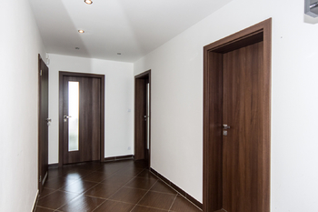 chodba - Pronájem bytu 2+kk v osobním vlastnictví 66 m², Praha 3 - Žižkov