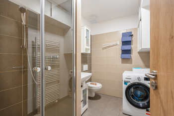 Koupelna s WC - Prodej bytu 3+kk v osobním vlastnictví 64 m², Kralupy nad Vltavou