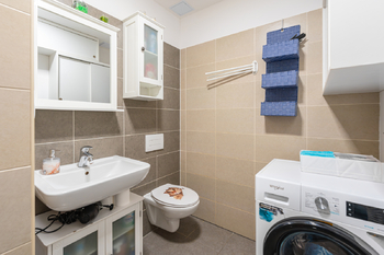 koupelna s WC  - Prodej bytu 3+kk v osobním vlastnictví 64 m², Kralupy nad Vltavou
