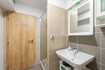 Koupelna s WC - Prodej bytu 3+kk v osobním vlastnictví 64 m², Kralupy nad Vltavou