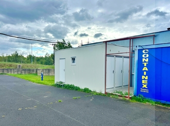 soc. zařízení před halou C - Pronájem skladovacích prostor 6500 m², Horní Jiřetín