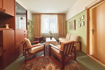Obývací pokoj - Prodej bytu 3+1 v družstevním vlastnictví 75 m², Praha 4 - Nusle