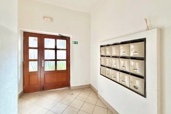 Chodba domu - Prodej bytu 3+1 v družstevním vlastnictví 75 m², Praha 4 - Nusle
