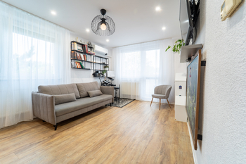 Obývací pokoj - Prodej bytu 3+kk v osobním vlastnictví 81 m², Opočnice
