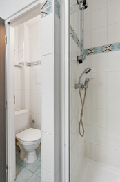 WC a sprcha - Prodej bytu 1+1 v osobním vlastnictví 41 m², Praha 4 - Písnice