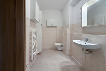 Koupelna - Pronájem bytu 2+kk v osobním vlastnictví 53 m², Rakovník
