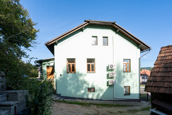 Prodej obchodních prostor 1076 m², Lutonina