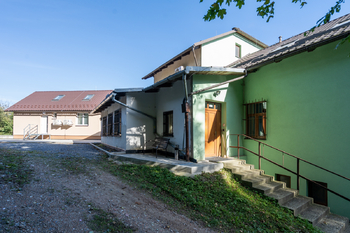 Prodej obchodních prostor 1076 m², Lutonina
