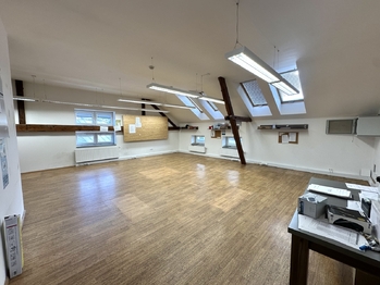 Prodej obchodních prostor 1076 m², Lutonina