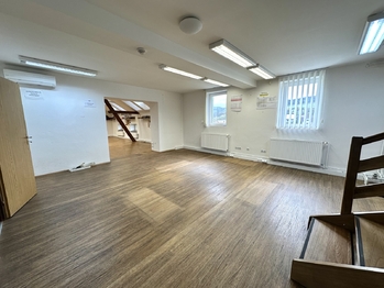 Prodej obchodních prostor 1076 m², Lutonina