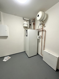 Prodej obchodních prostor 1076 m², Lutonina