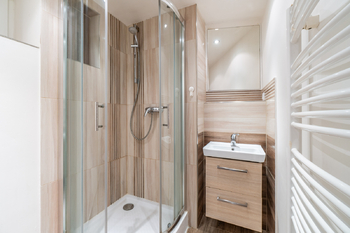 Koupelna - Pronájem bytu 3+kk v osobním vlastnictví 65 m², Praha 1 - Staré Město