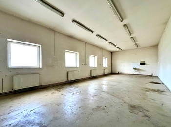 hala E šatny/kanceláře - Pronájem výrobních prostor 6500 m², Horní Jiřetín