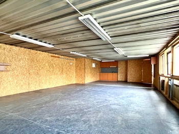 hala E zadní  - společ. místnost - Pronájem výrobních prostor 6500 m², Horní Jiřetín