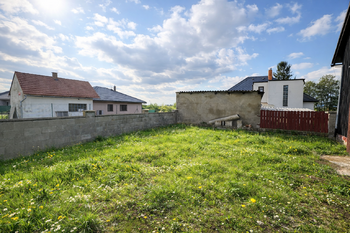 možné parkoviště - Pronájem obchodních prostor 159 m², Mšeno