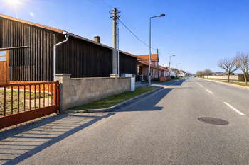 pohohled boční - Pronájem obchodních prostor 159 m², Mšeno