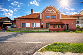 Pronájem obchodních prostor 159 m², Mšeno