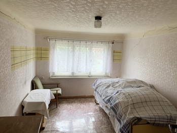 pokoj v patře - Prodej domu 80 m², Hřebečníky