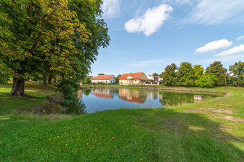Prodej pozemku 983 m², Mlečice