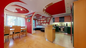 Obytná kuchyň - Prodej domu 177 m², Praha 9 - Újezd nad Lesy
