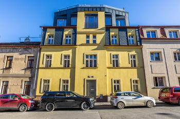 Pohled na dům - Pronájem bytu 2+kk v osobním vlastnictví 47 m², Praha 5 - Košíře