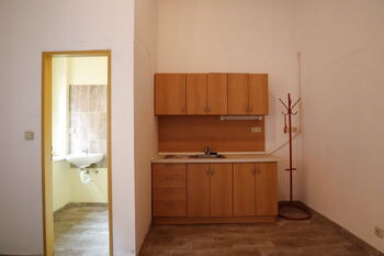 Pronájem kancelářských prostor 73 m², Karlovy Vary