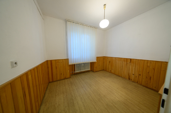 Aktuální stav ložnice - Prodej bytu 3+kk v osobním vlastnictví 67 m², Brno