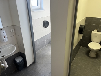 WC a sprchy žen - Pronájem skladovacích prostor 338 m², Přezletice