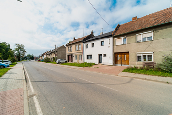 uliční pohled foto 3 - Prodej domu 122 m², Němčice nad Hanou