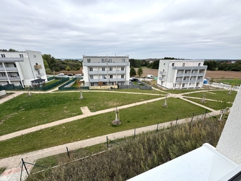 pohled z balkonu - Pronájem bytu 2+kk v osobním vlastnictví 38 m², Zbůch
