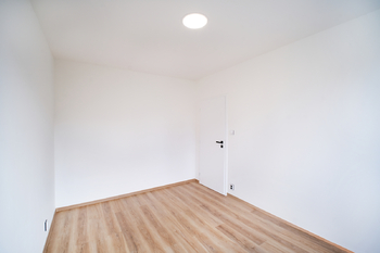 +420 604 191 744 I denisa.myslivcova@re-max.cz - Prodej bytu 3+1 v osobním vlastnictví 63 m², Ostrava