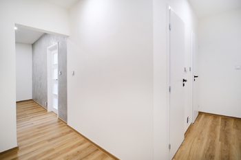 +420 604 191 744 I denisa.myslivcova@re-max.cz - Prodej bytu 3+1 v osobním vlastnictví 63 m², Ostrava