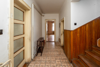 Chodba přízemí - Prodej domu 150 m², Veltrusy