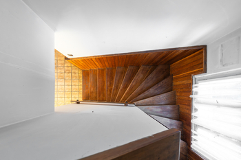 schodiště - Prodej domu 150 m², Veltrusy